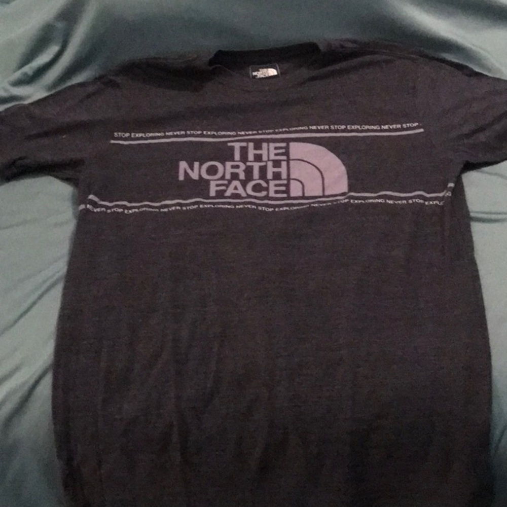 Men’s North Face tee shirt size large